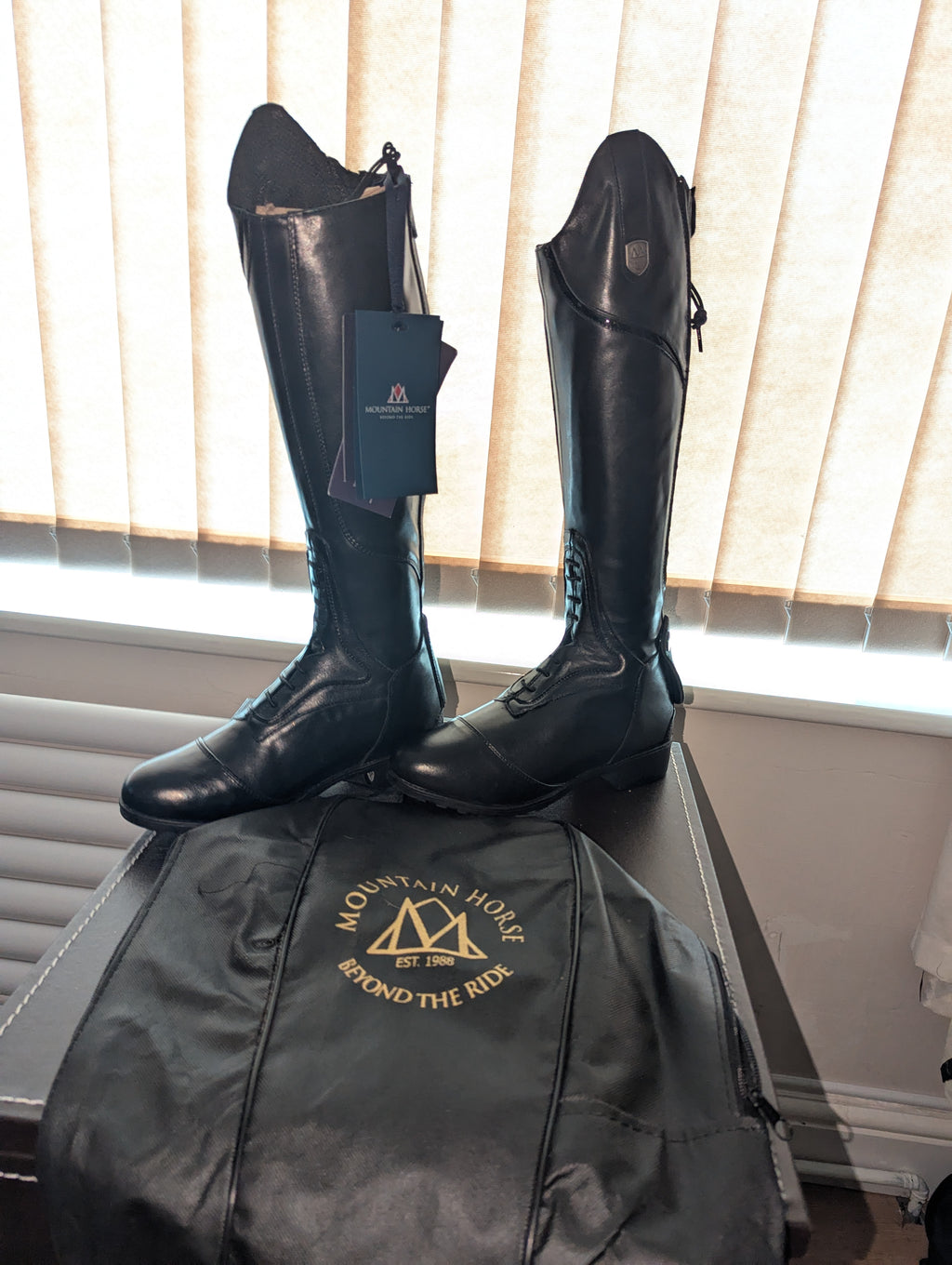 Mountain Horse Sovereign Young Rider Regular