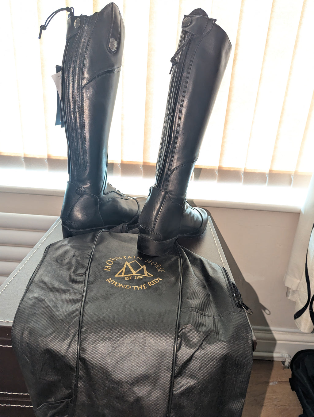 Mountain Horse Sovereign Young Rider Regular