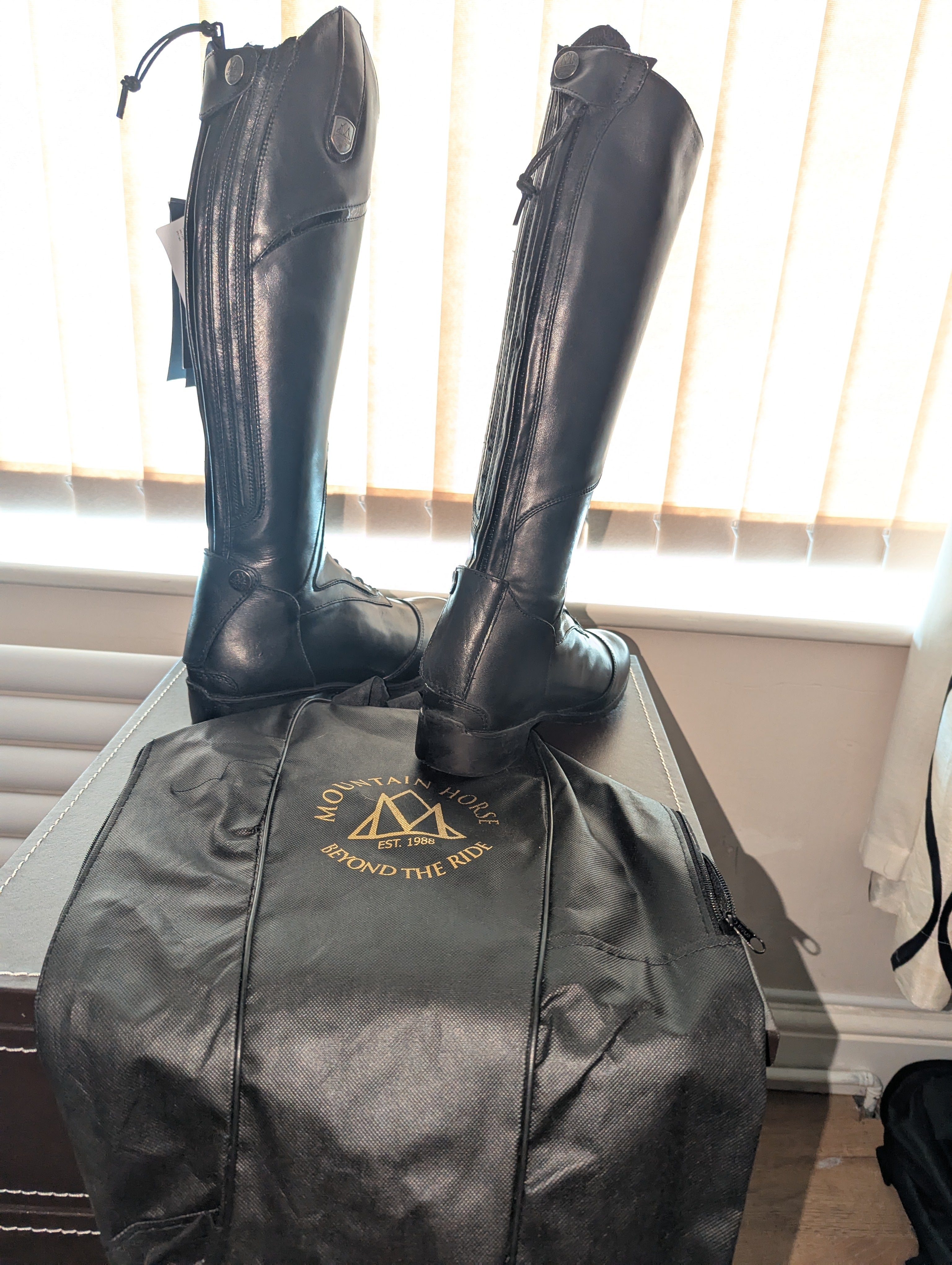 Mountain Horse Sovereign High Rider